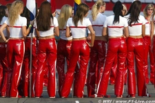 2005 Hungarian GP Pit Girls #25