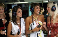 2008 F1 Umbrella Babes